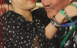 11年前,章子怡与富豪男友沙滩边嬉戏,是谁偷拍了照片 章子怡和男友沙滩照